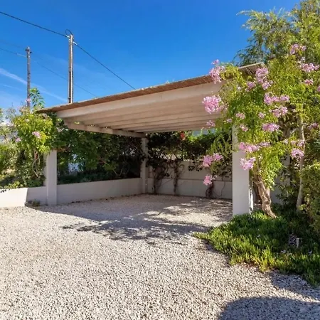 Large 4 Bedroom With Heated Swimming