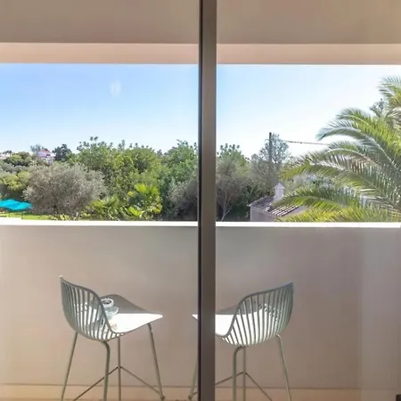 Large 4 Bedroom With Heated Swimming Hébergement de vacances Carvoeiro (Lagoa)