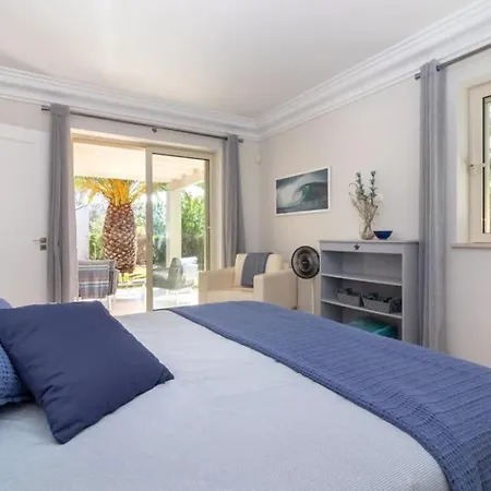 Large 4 Bedroom With Heated Swimming 펜션 카르보에이루