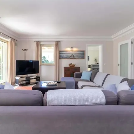 Large 4 Bedroom With Heated Swimming 펜션 *