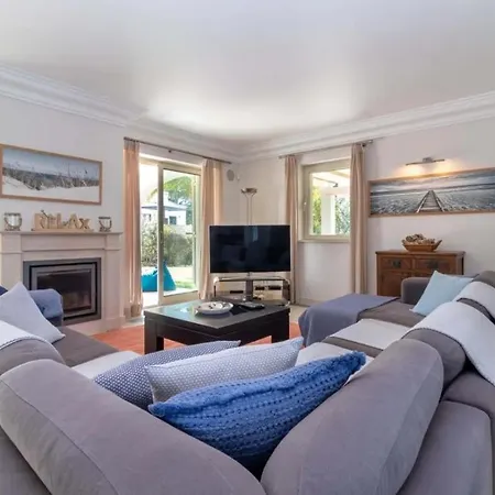 Large 4 Bedroom With Heated Swimming 펜션 카르보에이루